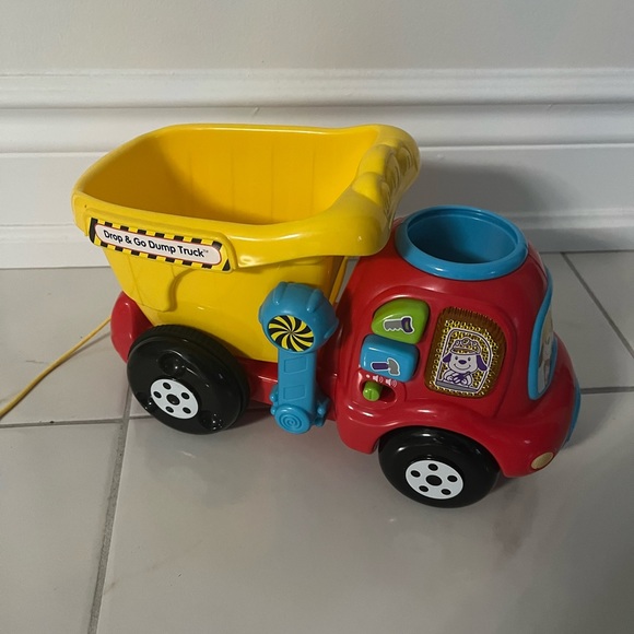 V Tech dump truck Excellent condition - Picture 1 of 3